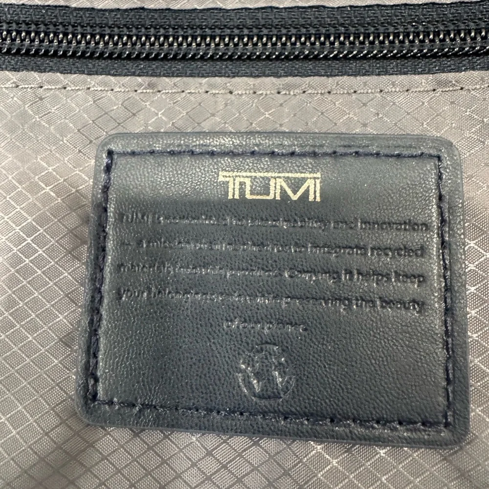 TUMI 19 DEGREE Continental Expandable 4 Wheeled Carry-On Blue